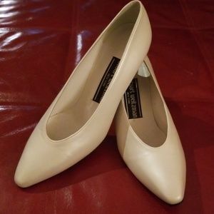 Stuart Weitzman Pumps